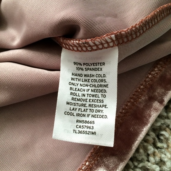 Leith mauve crushed velvet one shoulder Top - Picture 4 of 4